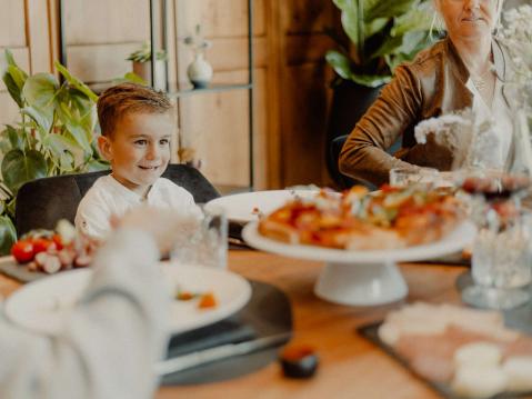 Bei uns schlemmen auch die Kids ganz groß! Bei uns schlemmen auch die Kids ganz groß!