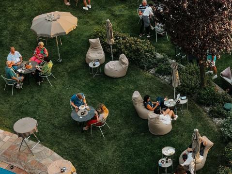 Lounge-Area im Garten
