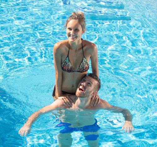 Entdecken Sie die Badewelten im Hotel Jagdhof Entdecken Sie die Badewelten im Hotel Jagdhof