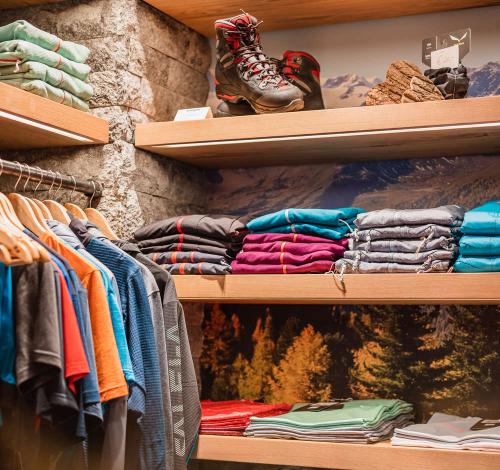 Salewa Outdoor Shop im Hotel Jagdhof in Latsch Salewa Outdoor Shop im Hotel Jagdhof in Latsch