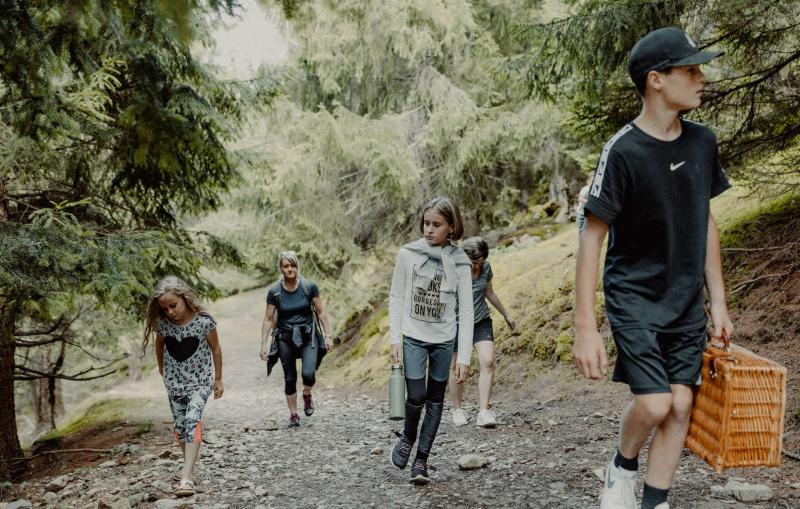 Gemeinsamer Spaziergang oder Mini-Abenteuer Gemeinsamer Spaziergang oder Mini-Abenteuer